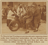 873200 Afbeelding van de zegening van een motorfiets met berijders door mgr. B.A. de Wit, deken der stad Utrecht, ...